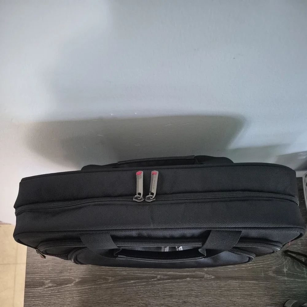 Samsonite Xenon 3.0 Gusset Check-Point Friendly Tech Locker Briefcase Bag READ